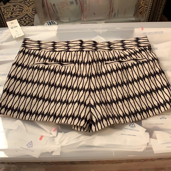 NWT Joe Fresh black and white print shorts - Picture 2 of 4